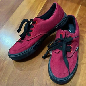 (17) Zoo York shoes